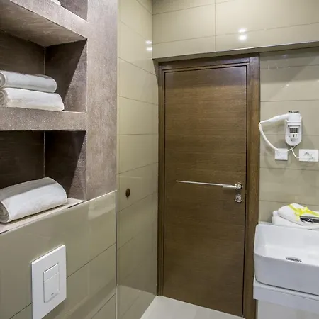 Luxury With A Swimming Pool Stobrec, - 14700 别墅 *
