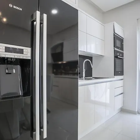 Luxury With A Swimming Pool Stobrec, - 14700 *