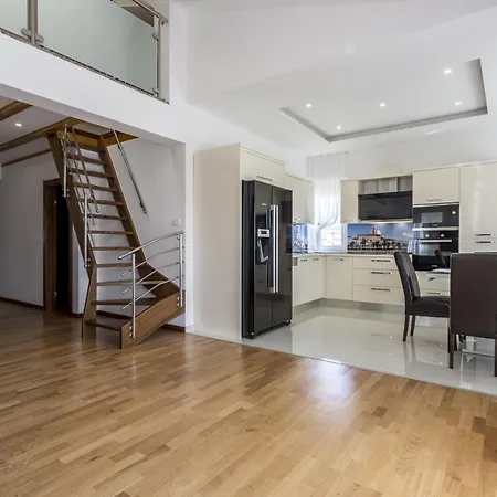 Luxury With A Swimming Pool Stobrec, - 14700 * Σπλιτ