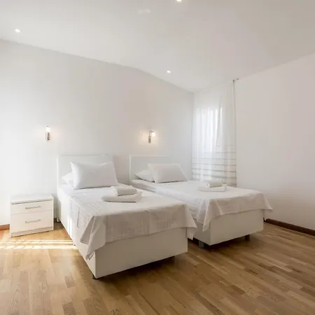 Luxury With A Swimming Pool Stobrec, - 14700