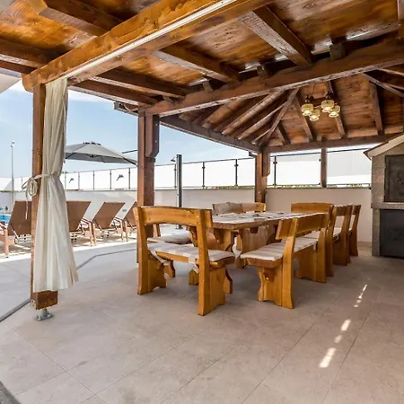 Luxury With A Swimming Pool Stobrec, - 14700