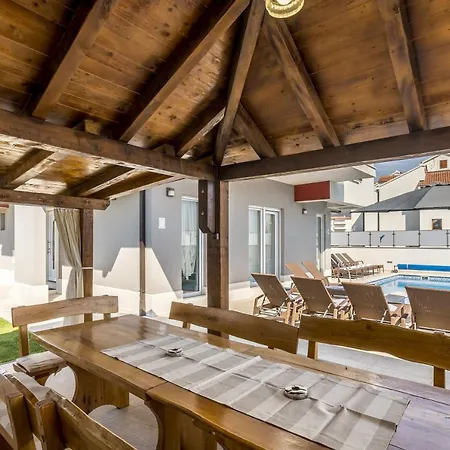 Luxury With A Swimming Pool Stobrec, - 14700 ヴィラ スプリト