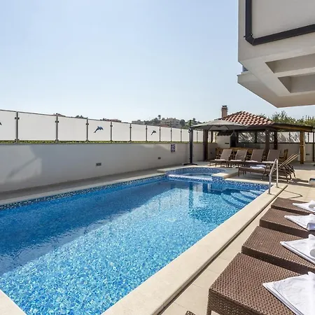 Luxury With A Swimming Pool Stobrec, - 14700 ヴィラ スプリト