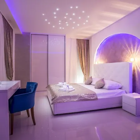 Luxury With A Swimming Pool Stobrec, - 14700