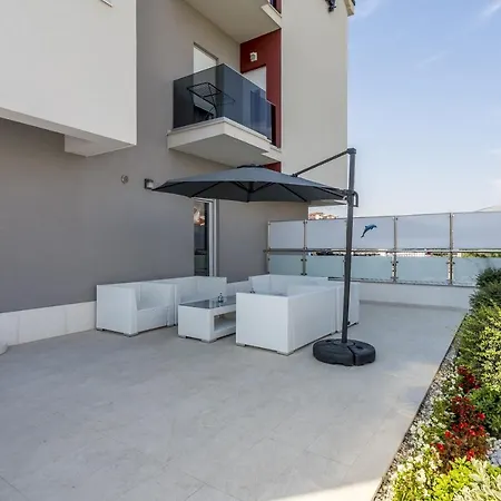 Luxury With A Swimming Pool Stobrec, - 14700 ヴィラ